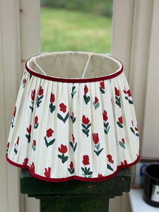 Ottoline Tulips Daisy shade16”