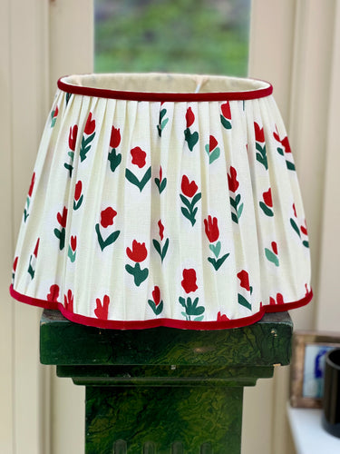 Ottoline Tulips Daisy shade16”