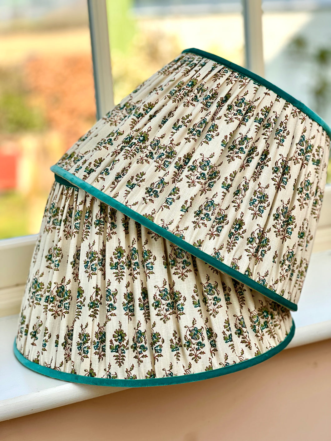 Namay samay linen lampshade 14” with Handstitched silk lining